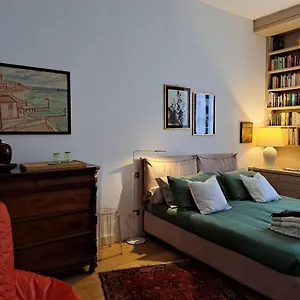  Couette-café Casa Mari - Free Secure Parking, Breakfast, Private Bathroom, Wifi, Garden, Aircon, 5 Min Walk To Metro And Train Station Italie