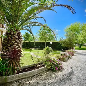 https://albergo-villa-lorena.it-tuscanyhotel.com